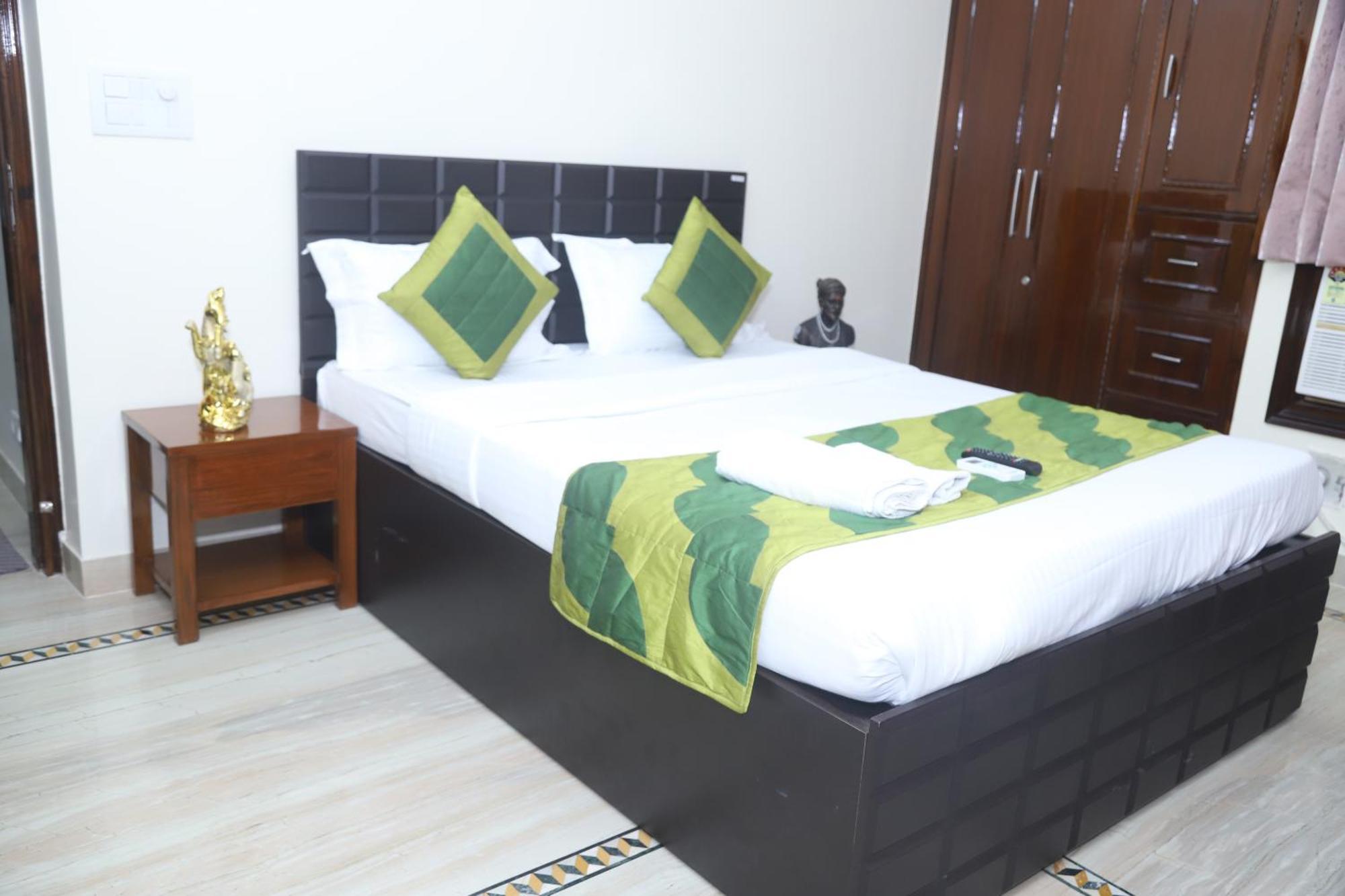 Divine India Service Apartment 3Bhk,B57 Sarita Vihar,Apollo Ню Делхи Екстериор снимка