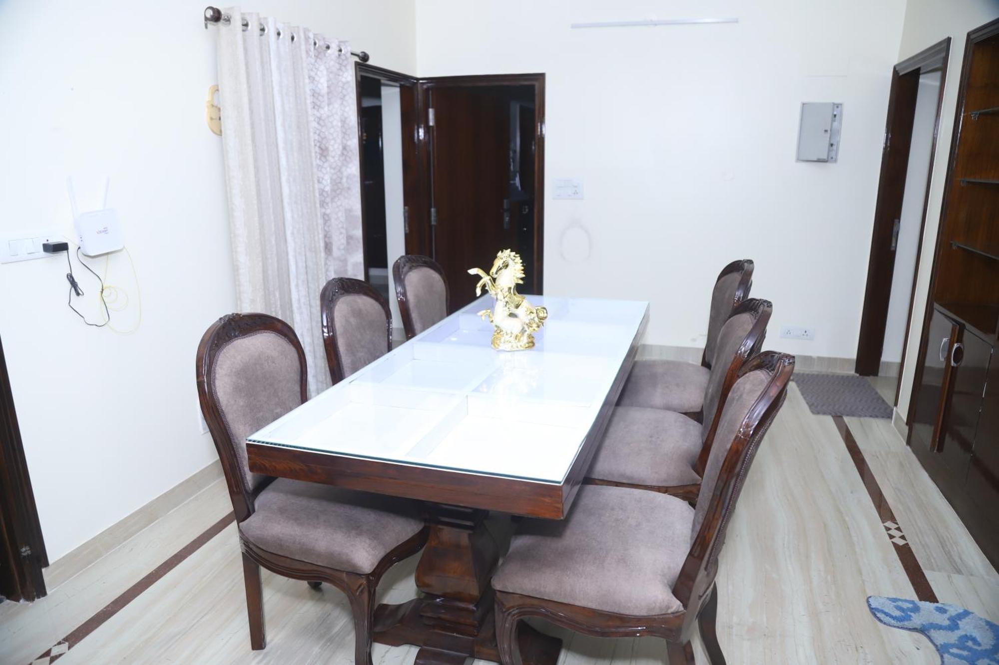 Divine India Service Apartment 3Bhk,B57 Sarita Vihar,Apollo Ню Делхи Екстериор снимка
