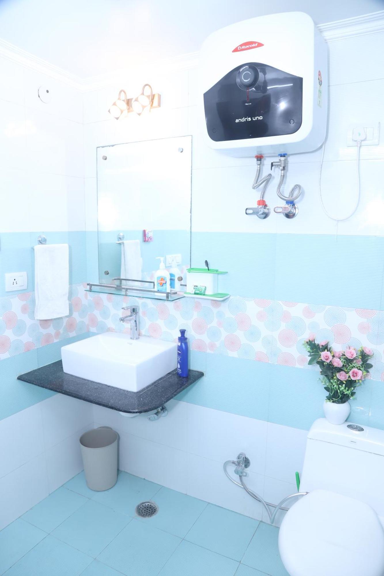 Divine India Service Apartment 3Bhk,B57 Sarita Vihar,Apollo Ню Делхи Екстериор снимка