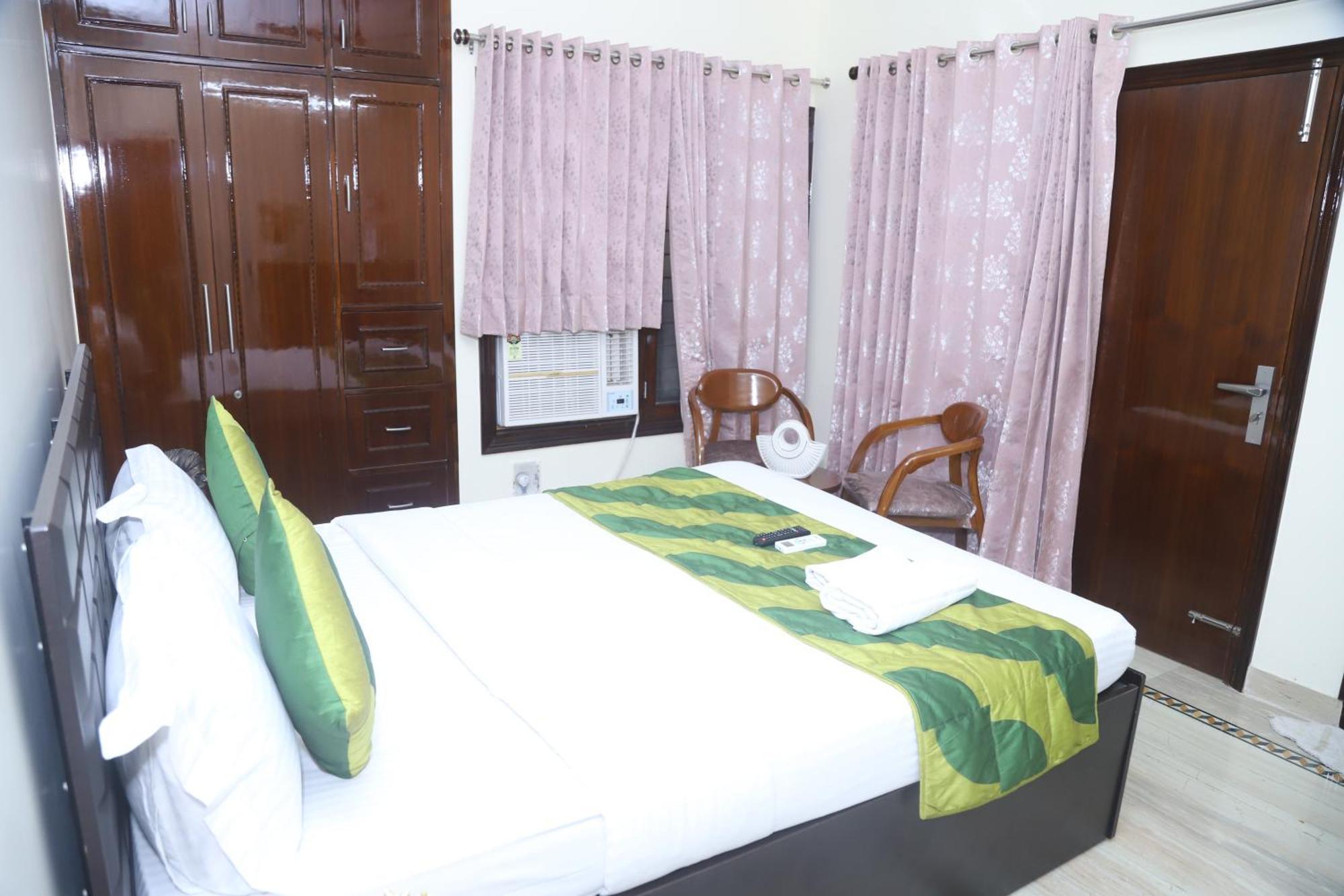 Divine India Service Apartment 3Bhk,B57 Sarita Vihar,Apollo Ню Делхи Екстериор снимка