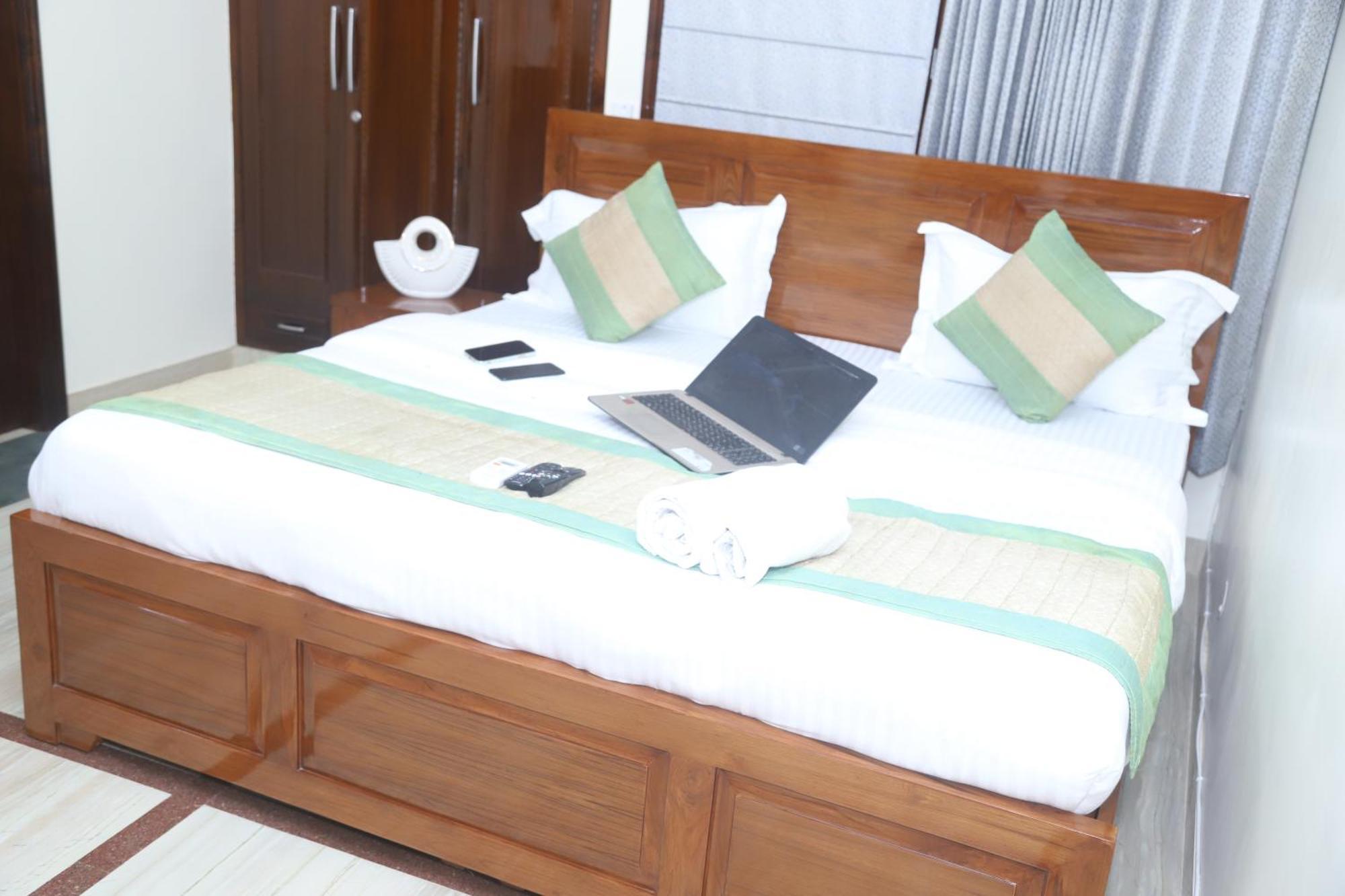 Divine India Service Apartment 3Bhk,B57 Sarita Vihar,Apollo Ню Делхи Екстериор снимка