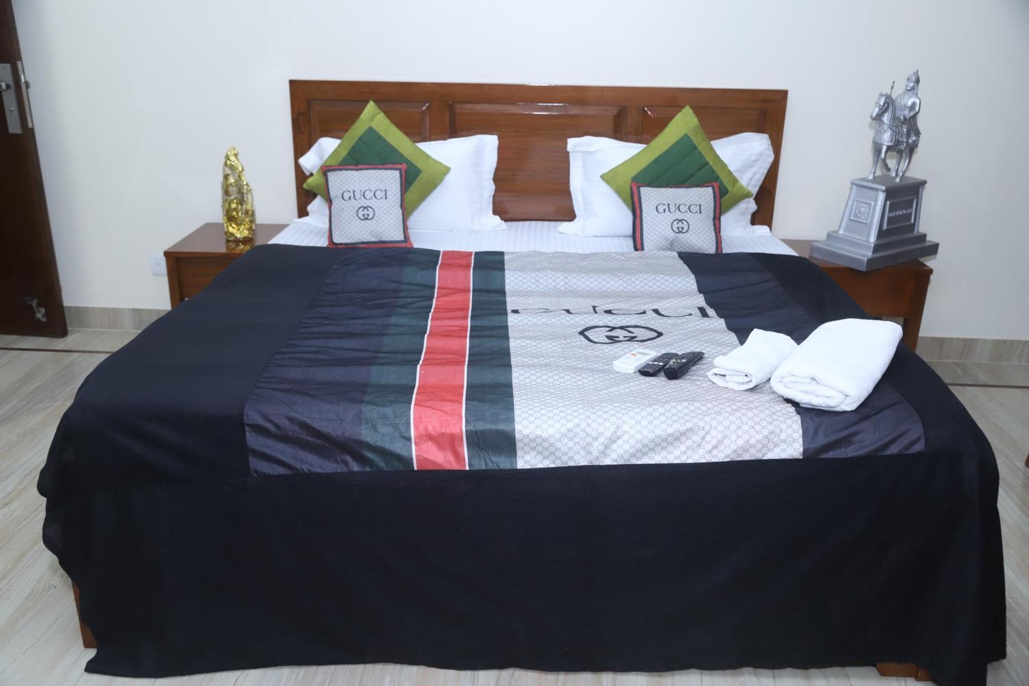 Divine India Service Apartment 3Bhk,B57 Sarita Vihar,Apollo Ню Делхи Екстериор снимка